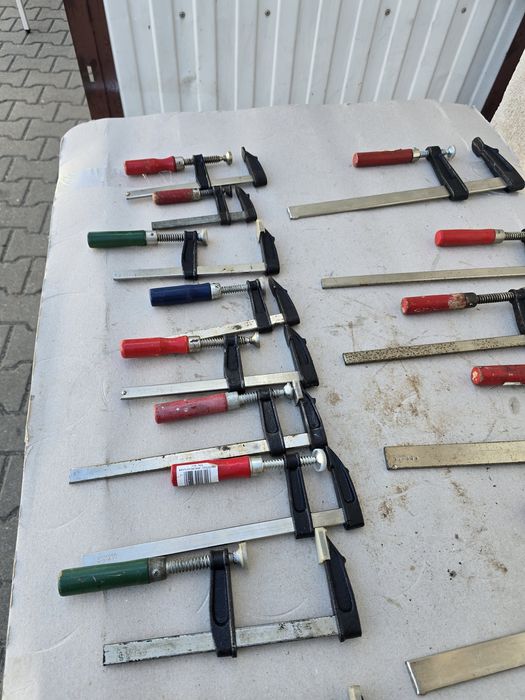 Piętnaście niemieckich ścisków stolarskich