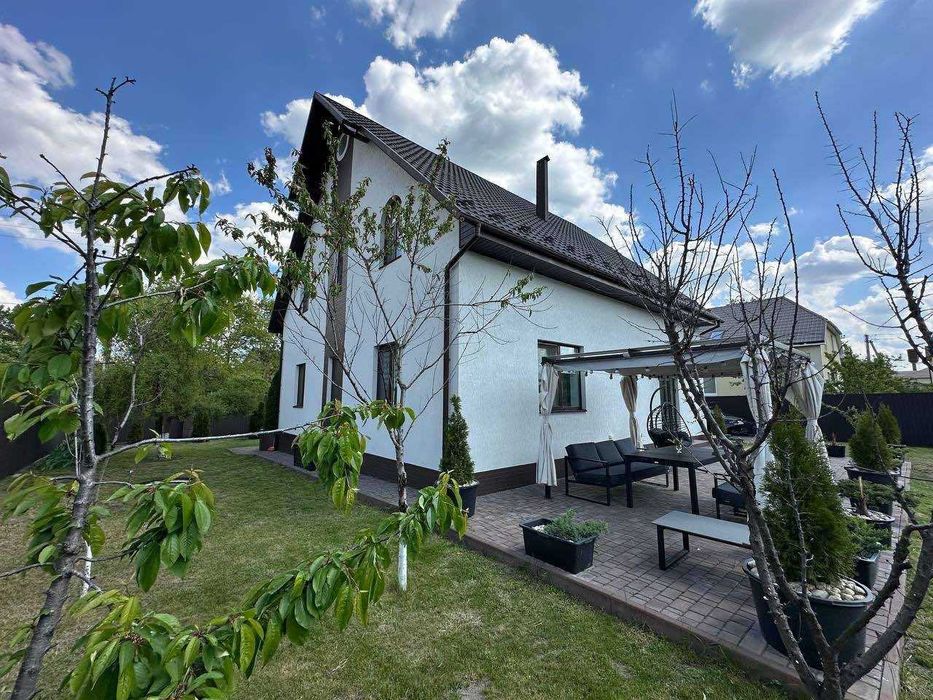 Просторий будинок 190 м² на 12 сотках у тихій зеленій локації