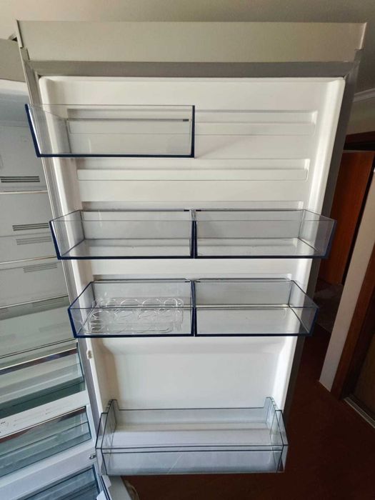 Frigorífico combinado AEG Série 6000 TwinTech® – 324L, 186cm, Inox