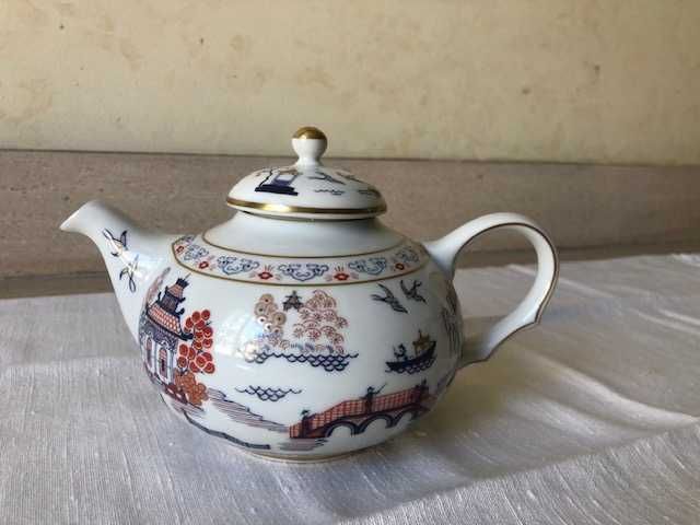 Teapots from the Tea Route64873894568579125
