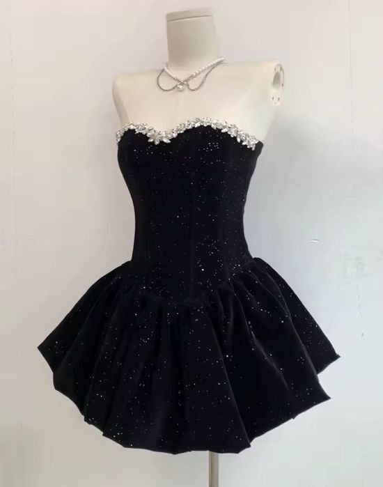 Вечірня коротка сукня з бантиком , розмір М