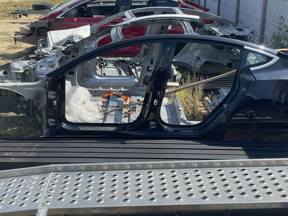 Tesla Model 3 крило заднє фільонка четверть розборка