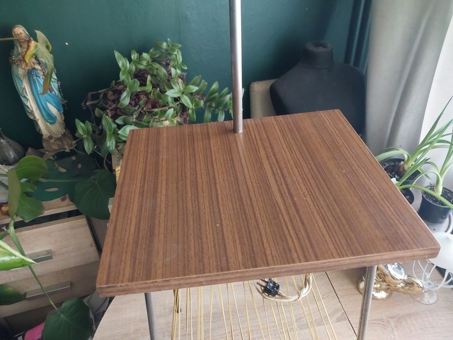 Lampa stojąca że stolikiem i gazetnikiem  PRL