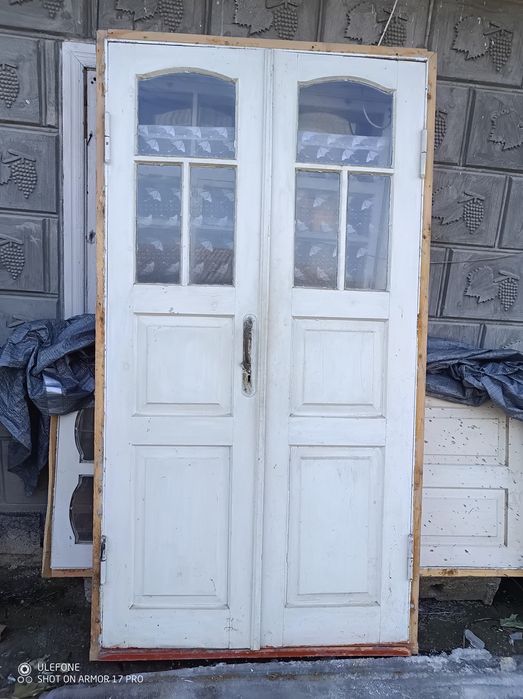 Вікна та двері з натуральної деревини