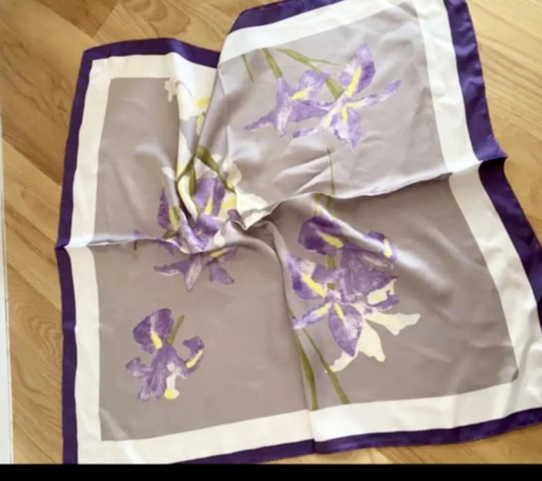Nowa apaszka 70 x 70 irysy jedwab sztuczny