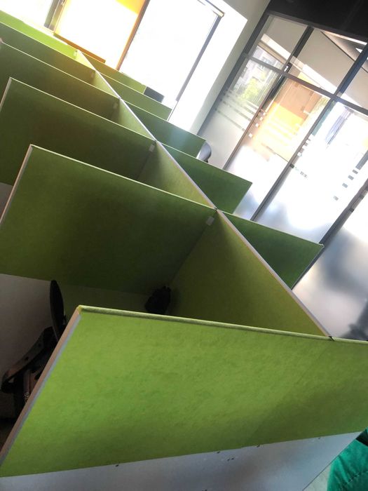 Робочі столи для операторів CALL - центрів