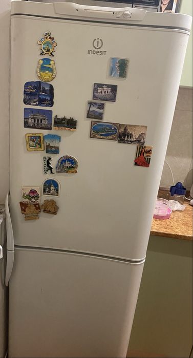 Холодильник indesit