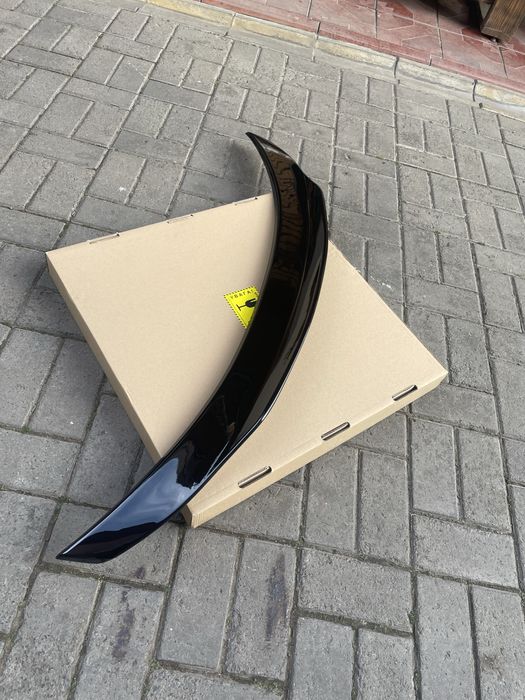 Mercedes c w205 спойлер накладка на багажнік