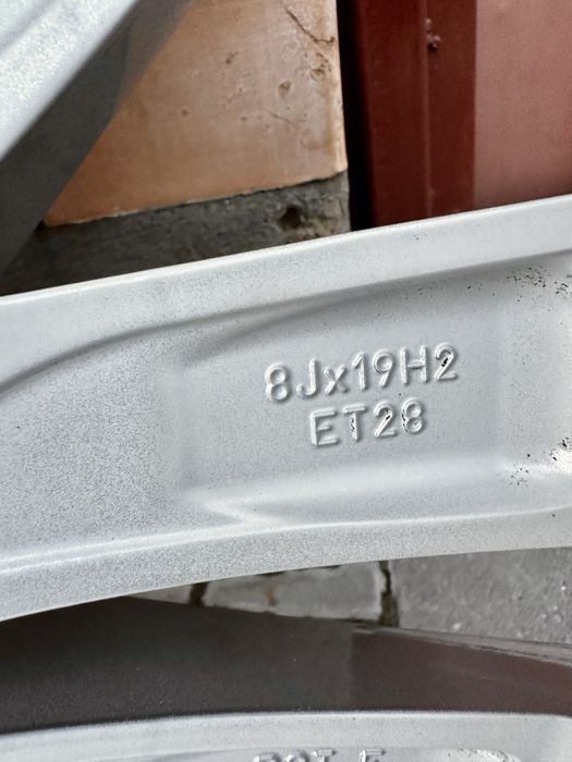 Диски R19 5.112 ЕТ28 8J оригінал фольксваген туарег пассат сс тигуан