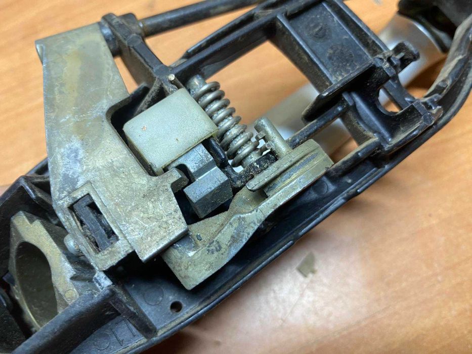 Передня права зовнішня ручка дверей БМВ Е46 кабріолет купе