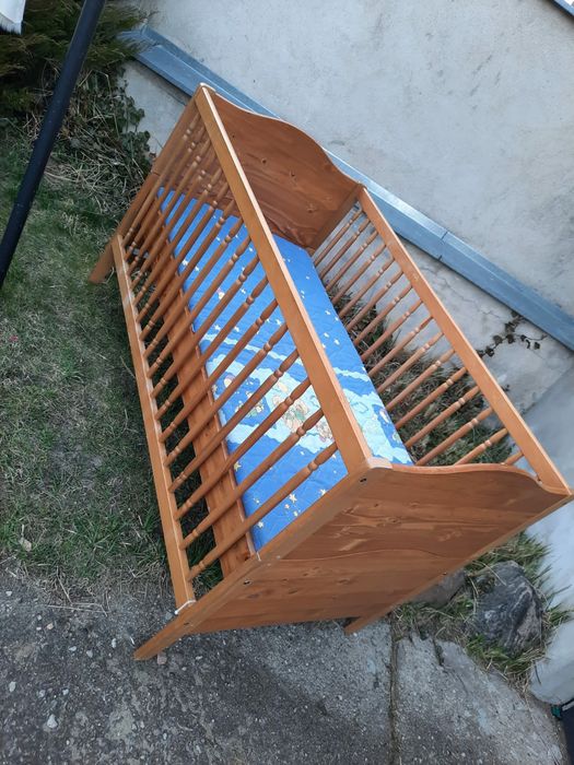 Sprzedam drewniane łóżeczko dziecięce 140 x 70