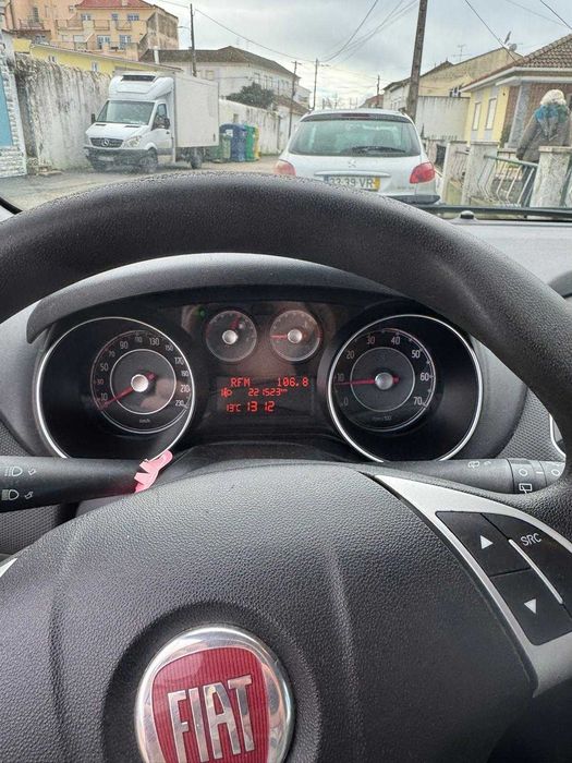 Fiat Punto 1.3 Multijet 2013 – Económico e Bem Estimado