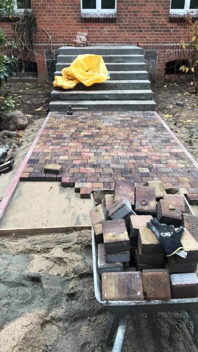 Brukarz układanie kostki brukowej oraz usługi minikoparka prace ziemne