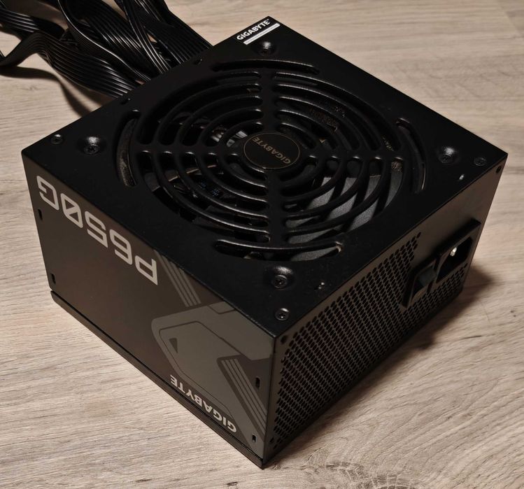 Zasilacz komputerowy Gigabyte P650G 650W 80 Plus Gold