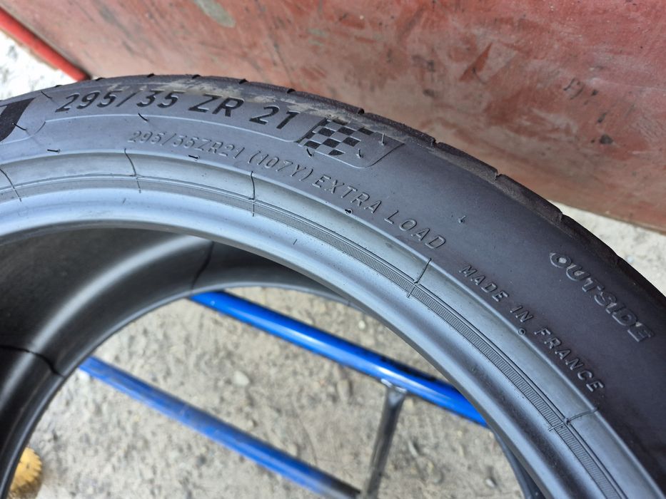 295/35/21 R21 Michelin Pilot Sport 4 SUV MO1 4шт ціна за 1шт шини