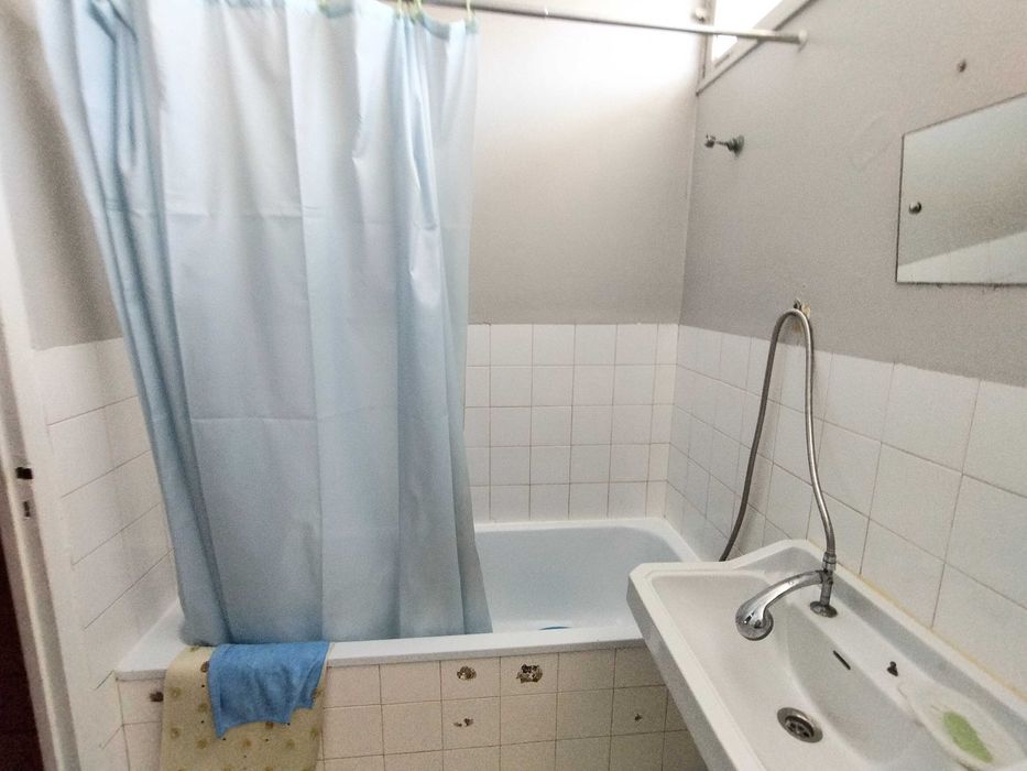 Vende-se Moradia T2 +1 -Bairro do Cedro