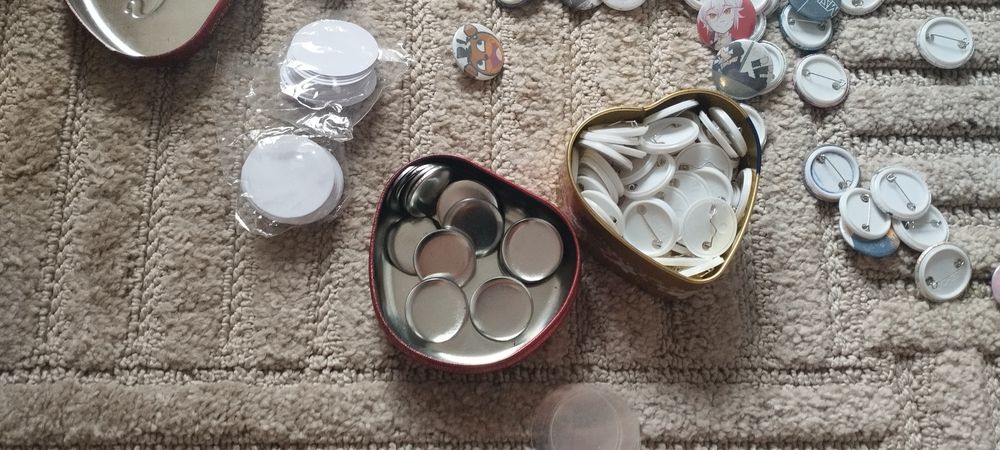 Машинка для виготовлення значків