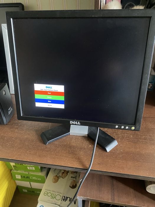 Монитор Dell диагрналь17