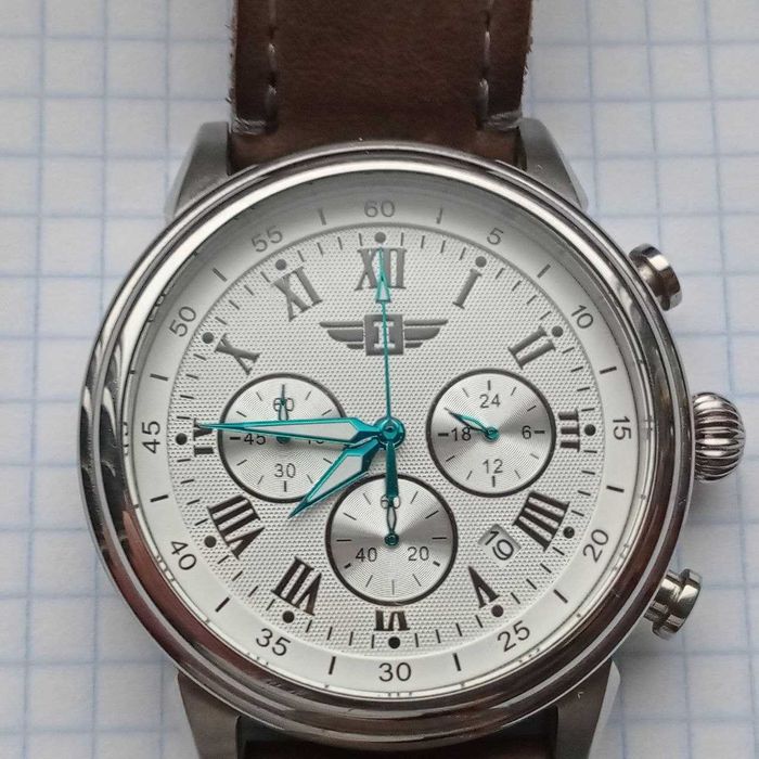 Часы оригинал Invicta на уверенном ходу новые