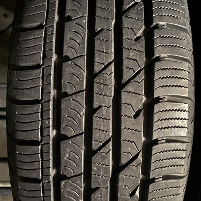 Шини 205/70/15 - 2шт Continental CrossContact LX