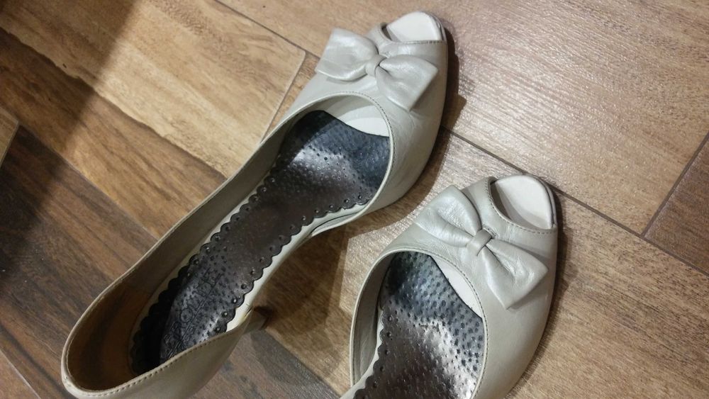 Buty ślubne czółenka perłowe r. 38