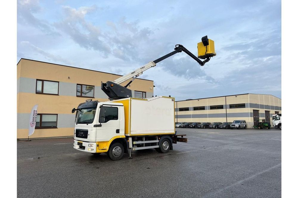 MAN TGL8.180 4X2 EURO5 + VERSALIFT VT-155-FZ  MAN Tgl8 180 4X2 Euro5 Versalift VT 155 FZ