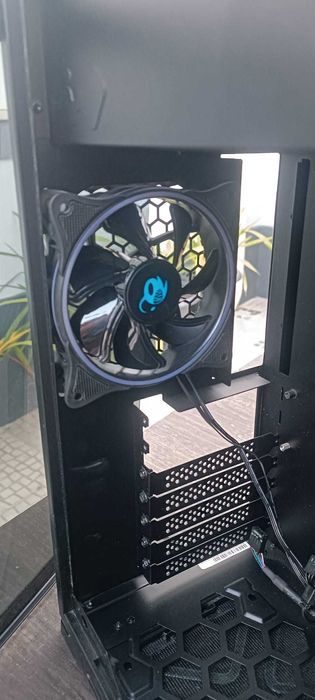 PC Case - Mid-Tower with Excellent Cooling and Elegant Design64737986088194124