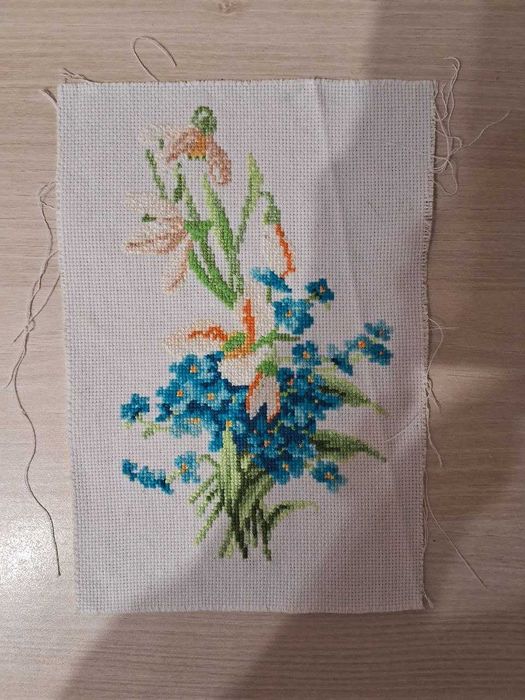 Вышивка крестиком: цветы. Ручная работа