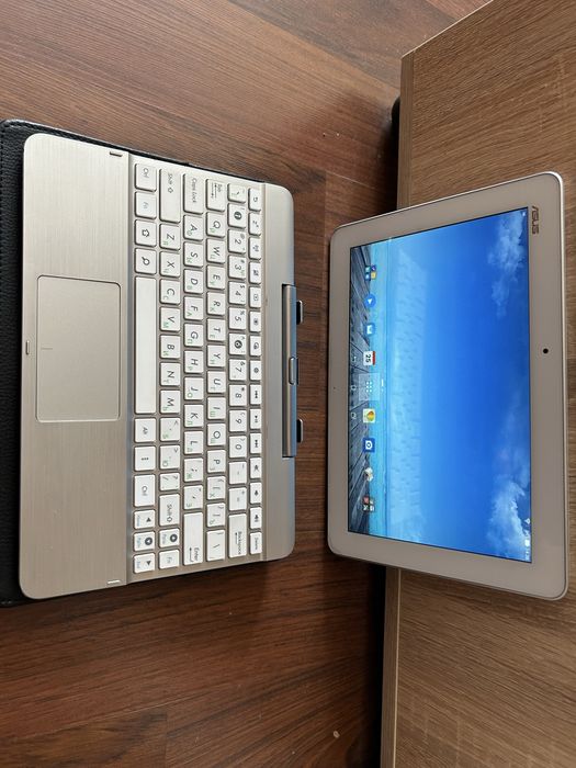 Планшет з клавіатурою Asus Transformer Pad K018 TF103CG 16GB 3G White