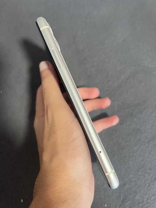 iPhone 11 White 64GB – Battery at 71% – Used with Original Box64737765843329123