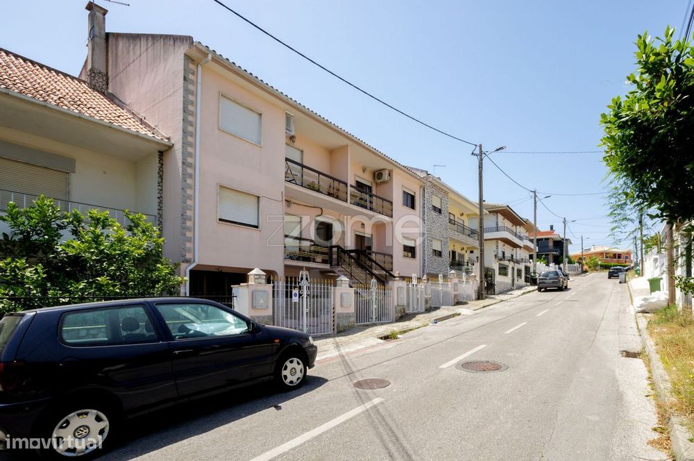 Apartamento T2 + T0, com Quintal em Vale de Milhaços