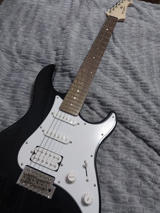Продам электрогитару Yamaha Pacifica 012