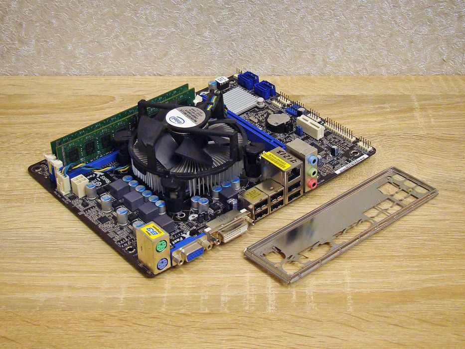 Комплект на Intel i3 3-го поколения (проц+материнка+память)