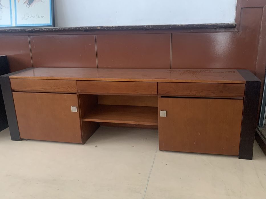 Mobília de sala em castanho