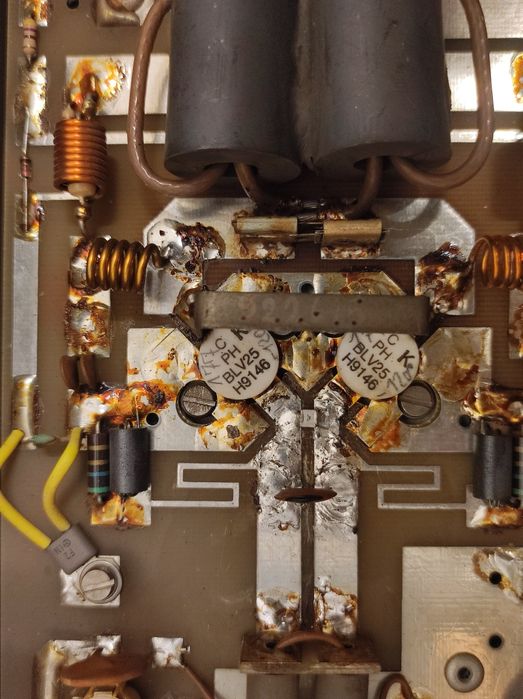 Wzmacniacz mocy UKF-FM 250 W 88-108 MHz 2xBLV25 kompletny moduł CTE