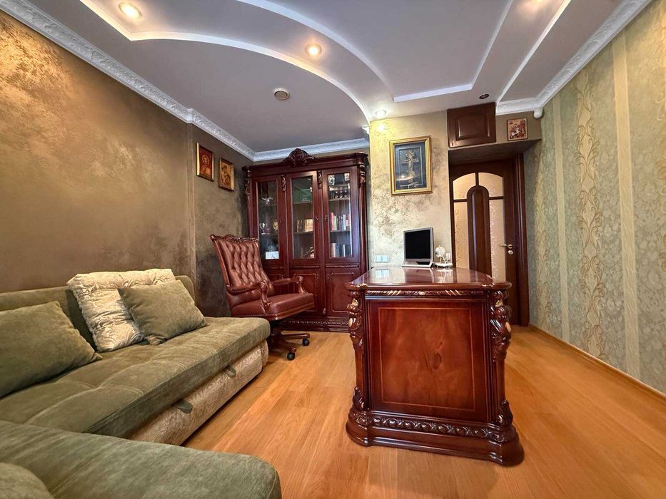 Продам 3 кімнатну квартиру на Ближньому Замості 4904