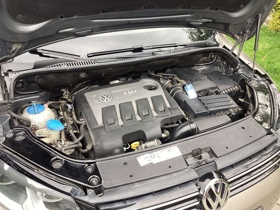 Продам свій автомобільVOLKSWAGEN TOYRAN