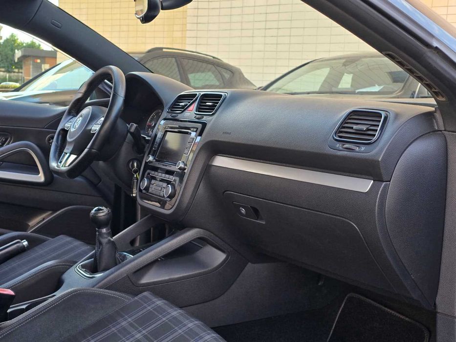 VOLKSWAGEN SCIROCCO 2.0TDI 140CV (LOOK R) FULL EXTRAS