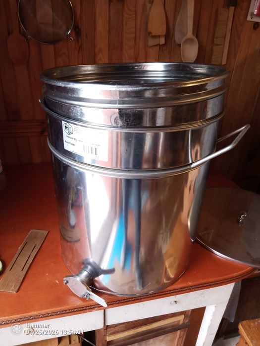 Odstojnik na miód 50 l z zaworem klapowym 6/4 '' do miodu