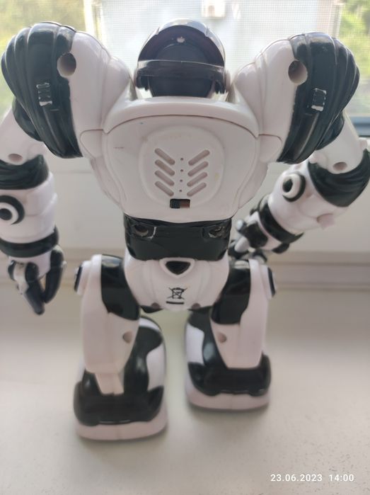 Робот Wow Wee Build на батарейках высота 17,5см