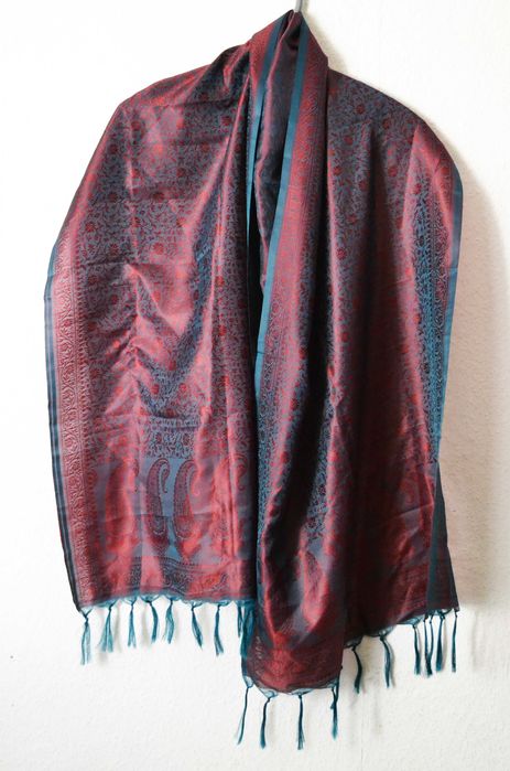 Satynowy elegancki szal