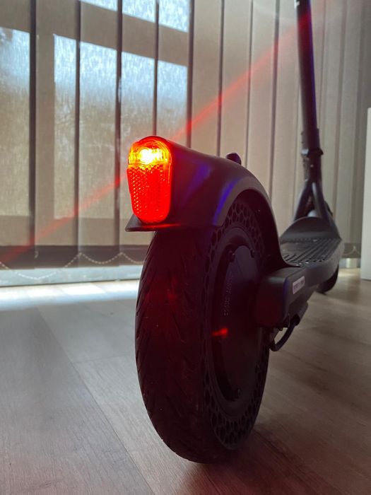 Vendo trotinete elétrica com menos de 100km