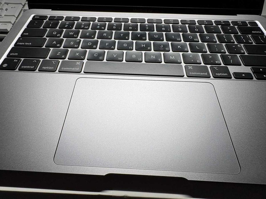 MacBook Air 13 Retina, Space Gray, 256GB with Apple M1  2020