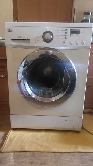 Продам пральну машину LG, на 4 кг, метро Харківська