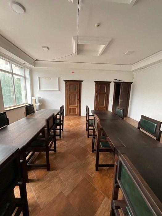 Приміщення 95кв.м вул. Симоненка (кафе, офіс)