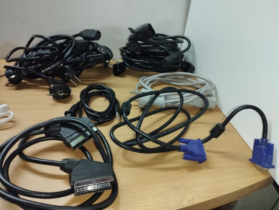 CABOS VÀRIOS - Alimentação/Extensão/Scart/VGA/USB