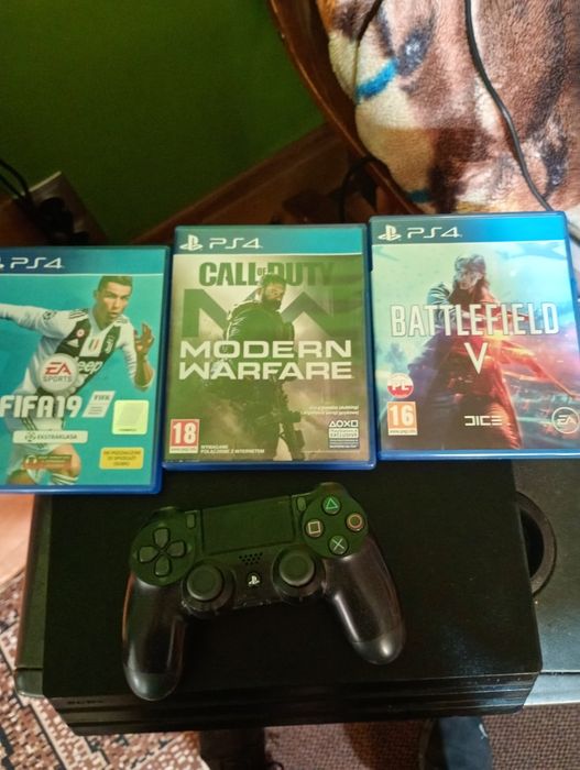 PS4 PRO 1TB Bardzo Dobry Stan
