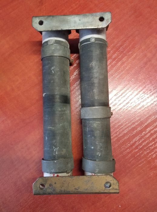 Проволочный переменный резистор по 820 ом