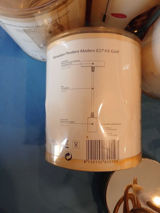 Suspensão de lâmpada dourado