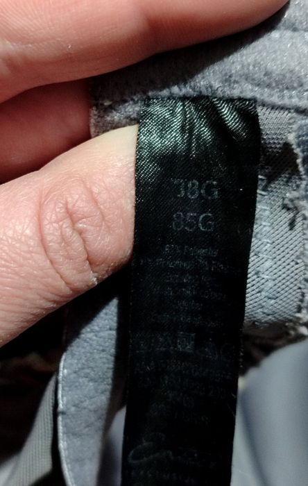 Бюстгальтер жіночий